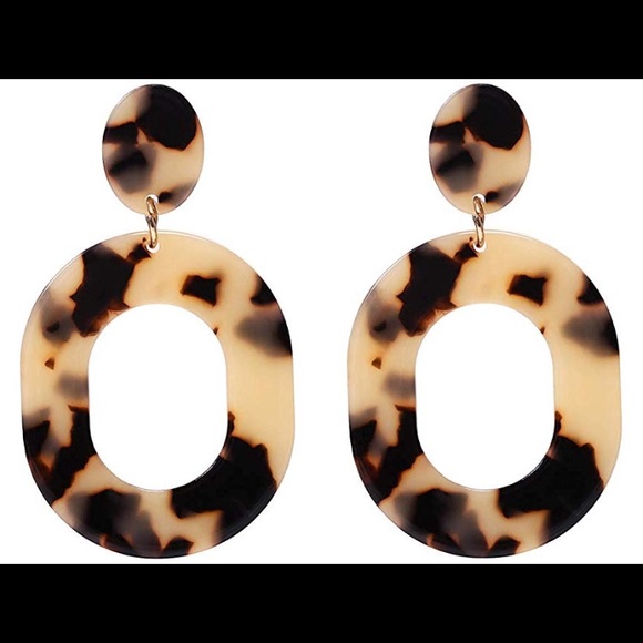 Jewelry - Leopard acrylic post back dangle earrings